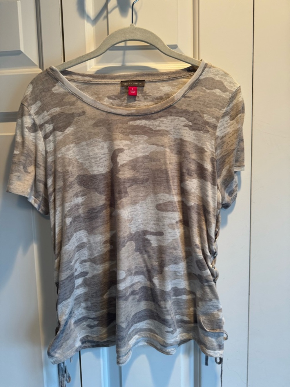 Vince Camuto Gray Camo Short-Sleeve Top